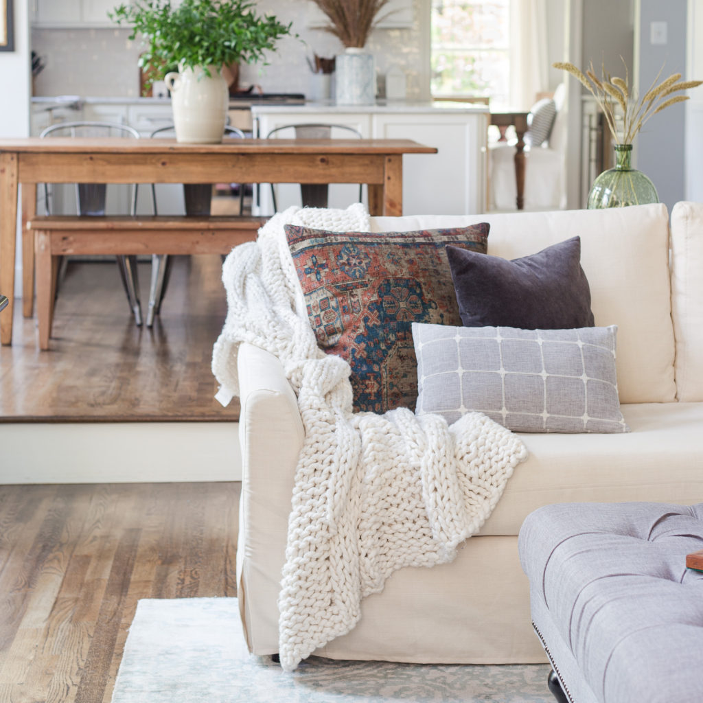 How to Mix and Match Throw Pillows - Amelia Lawrence Style