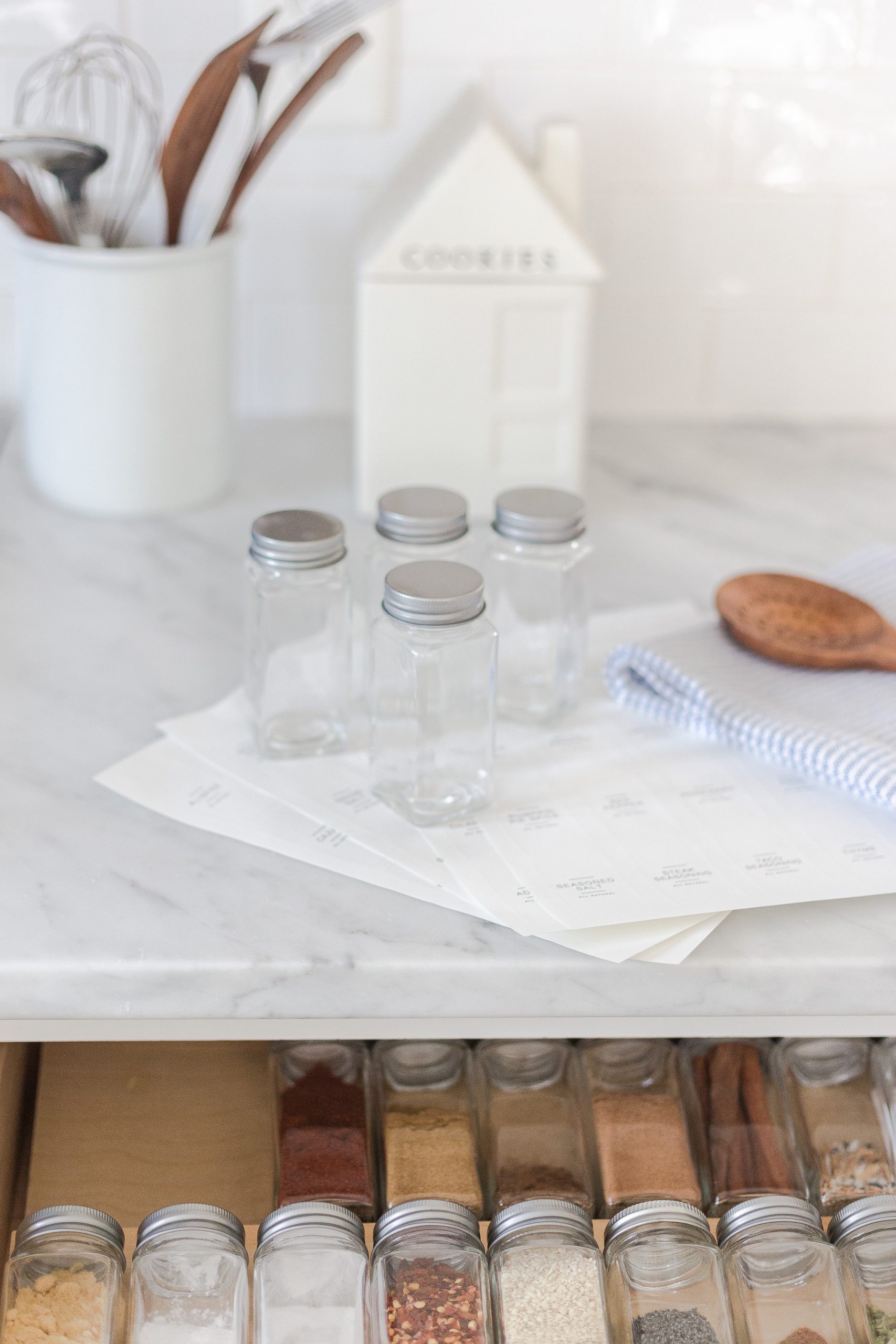 clear spice jars with lids