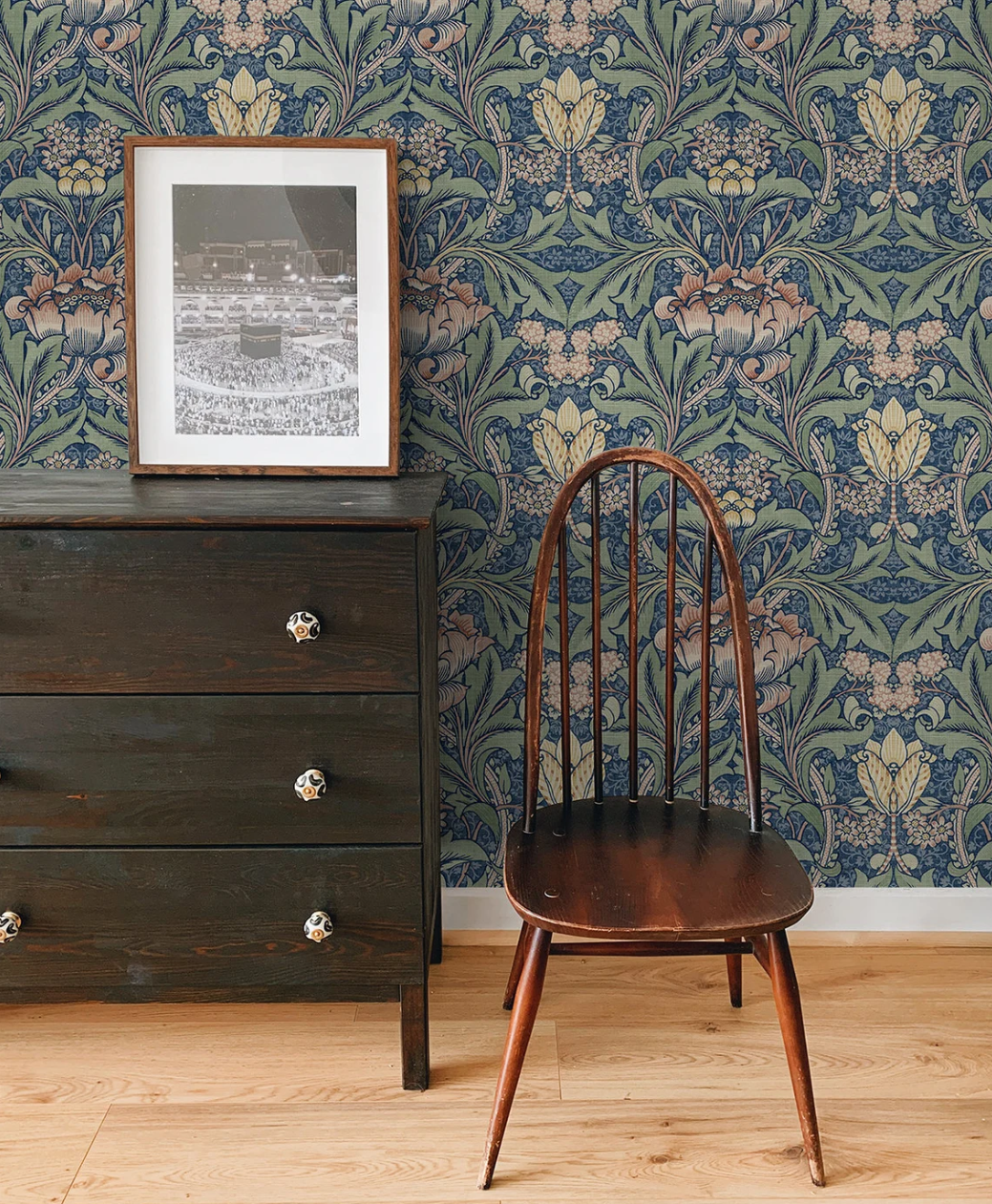 wallpaper in room with chair