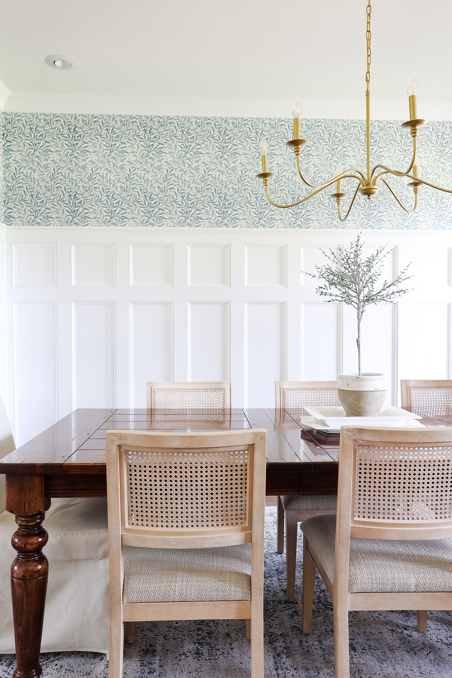 wallpaper in dining room