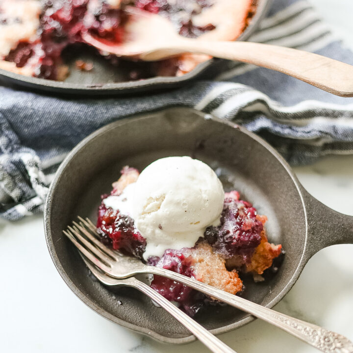 blackberry cobbler in skillet