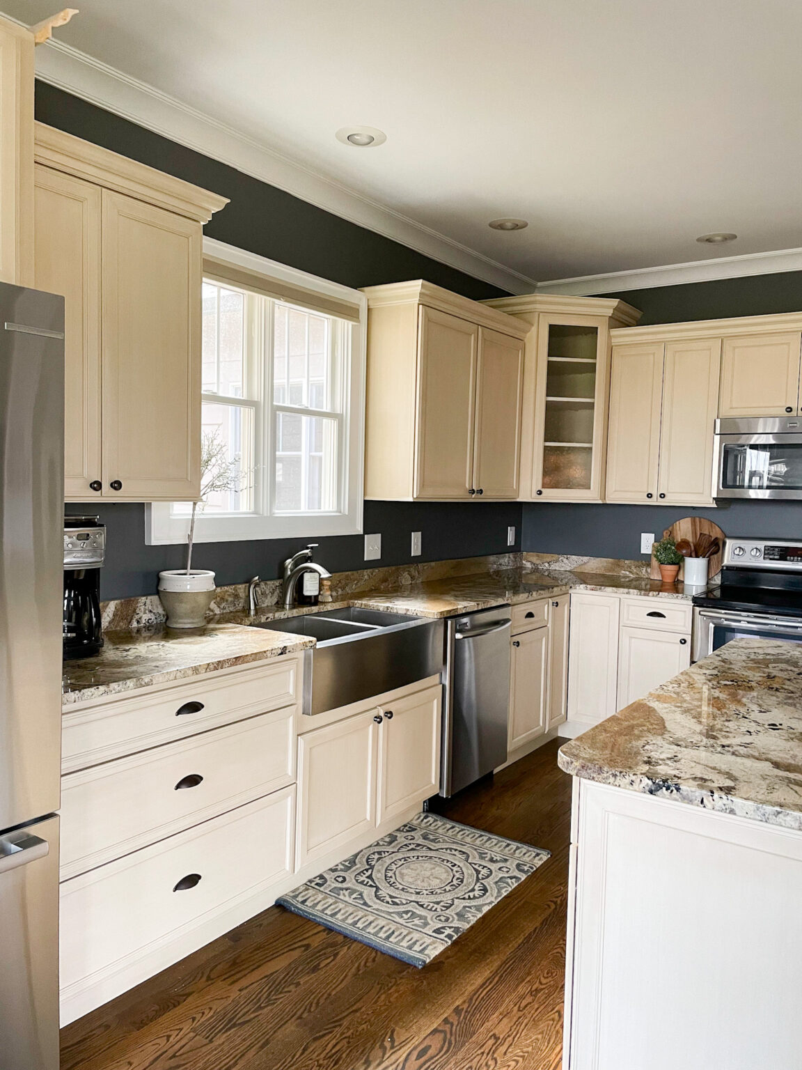 White and Wood Kitchen Design