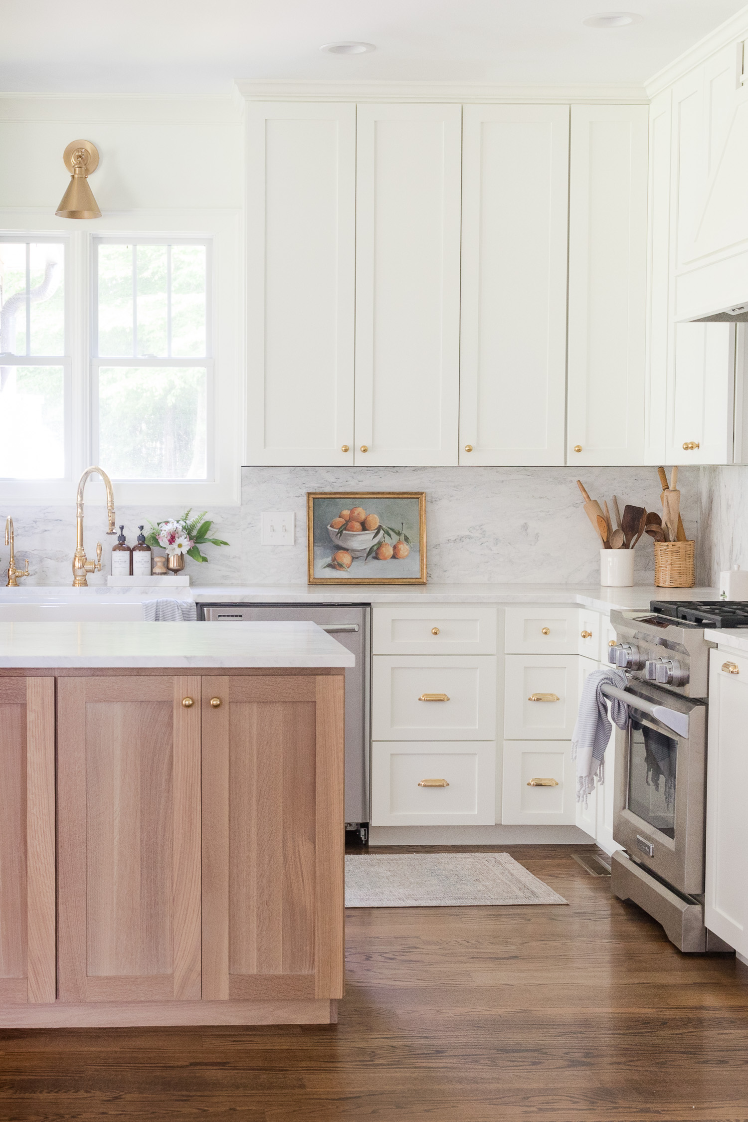 Benjamin Moore Simply white and wood kitchen