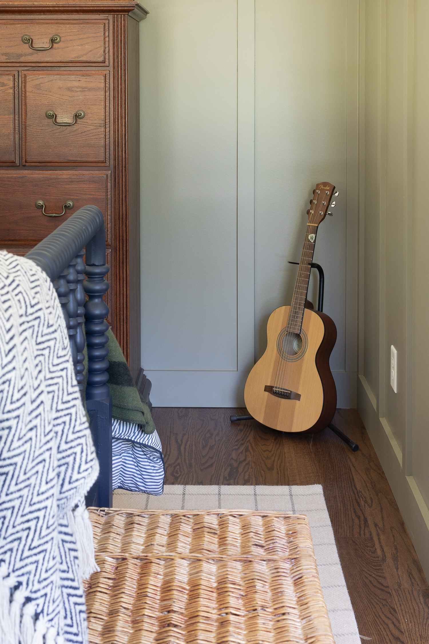 guitar in corner of boys bedroom