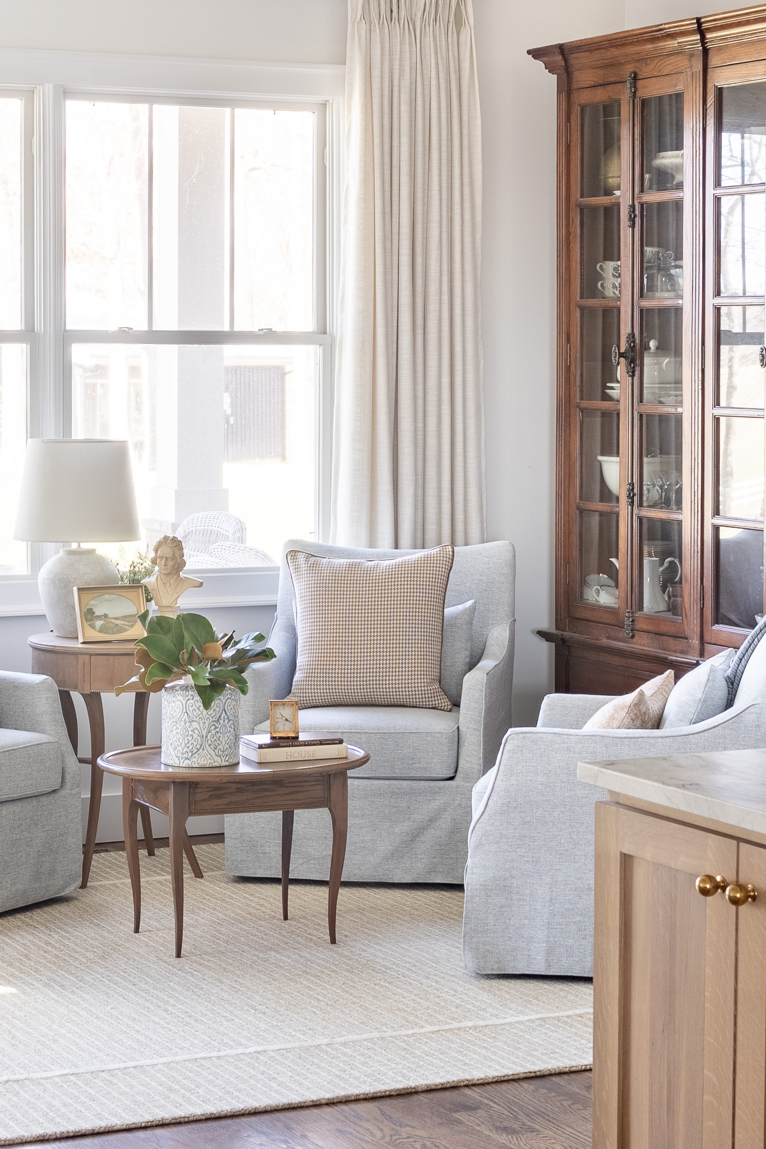 sitting room off kitchen with chairs and cabinet