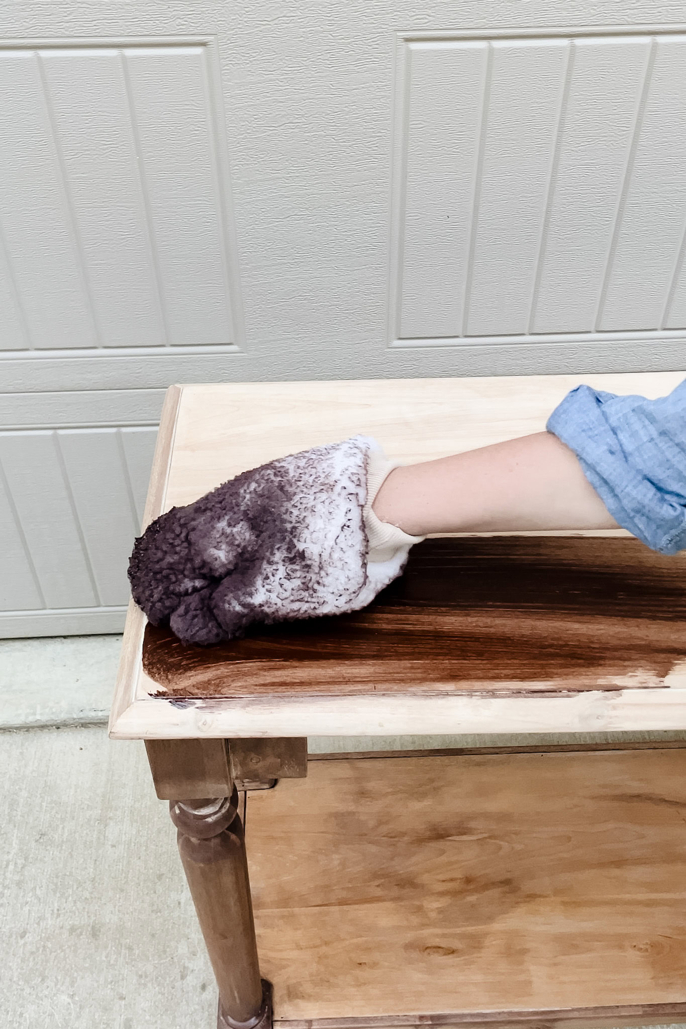 applying stain with a stain mit