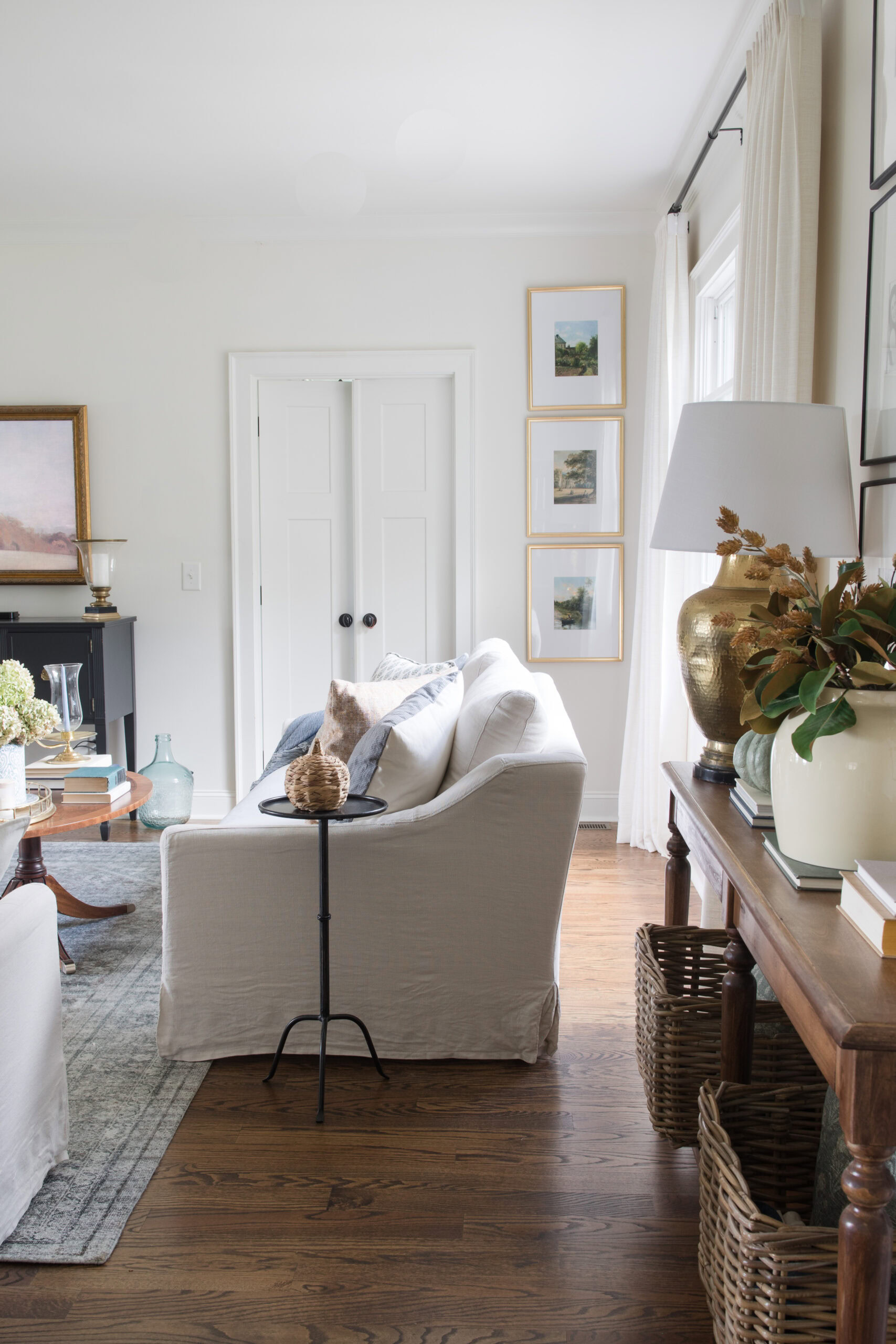 living room with neutral fall decor