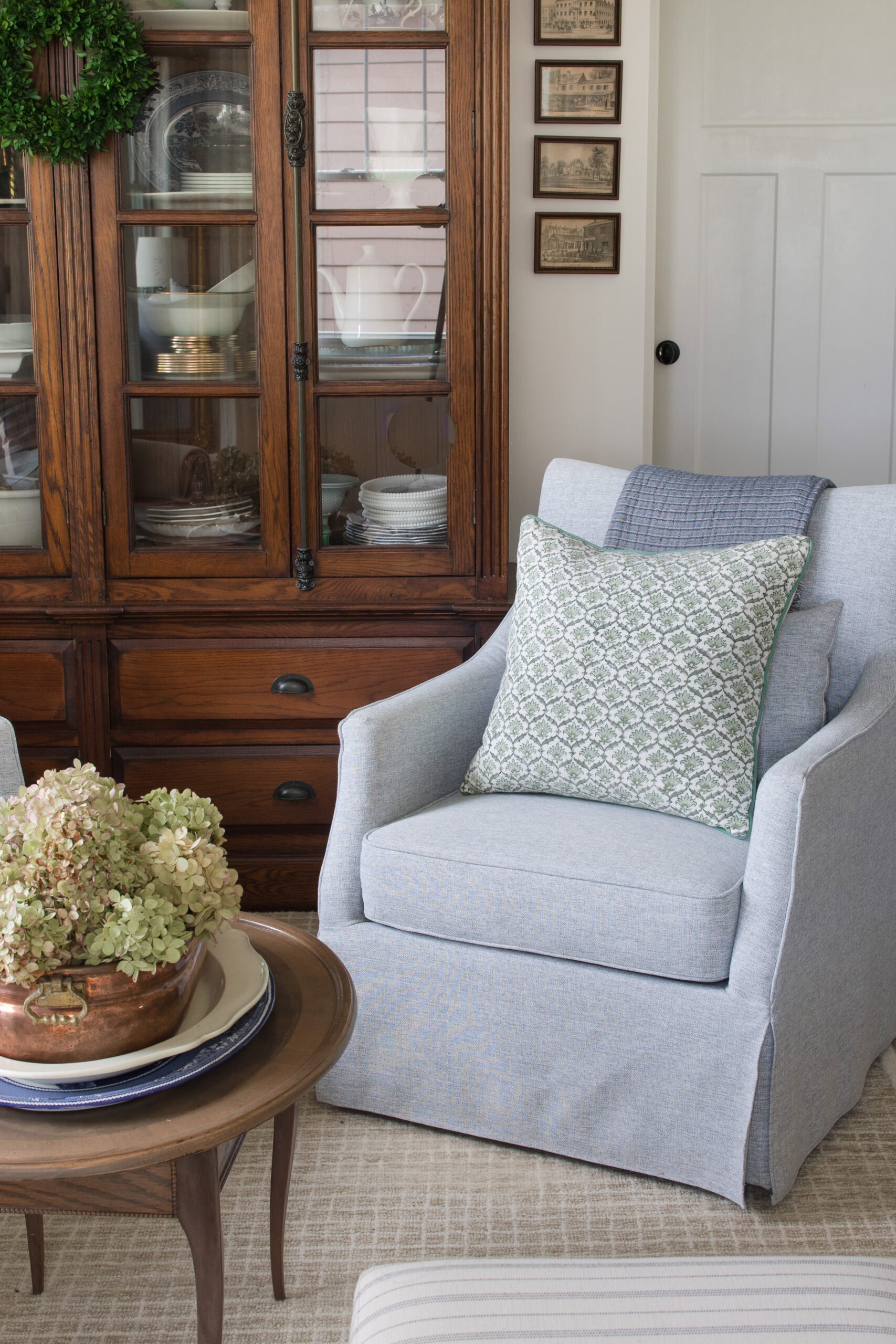 green pillow on blue chair in room
throw pillow covers